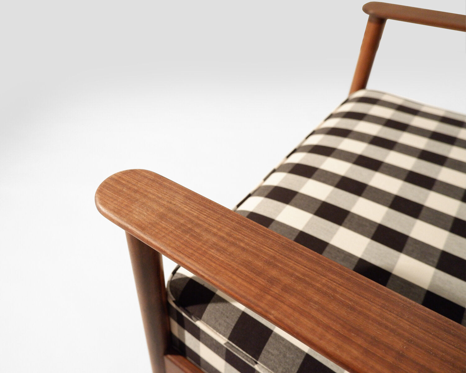 Chapter 1 Lounge Chair